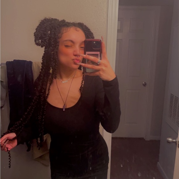 Meet your Posher, Michelle - Picture 3 of 4